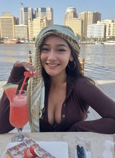 Sarah - escort in Singapore Photo 8 of 11