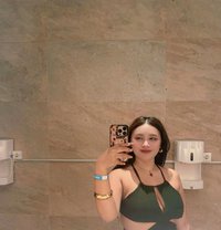 Sarah - escort in Singapore