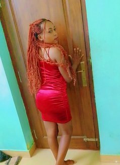 Sarah - puta in Pune Photo 2 of 3