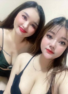 Sarah & Jenny Lesbian Couple and 3 Some - Acompañantes transexual in Abu Dhabi Photo 1 of 6