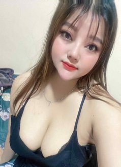 Sarah & Jenny Lesbian Couple and 3 Some - Acompañantes transexual in Abu Dhabi Photo 4 of 6