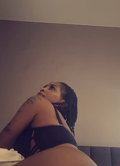 Sarah - puta in Ko Samui Photo 5 of 9