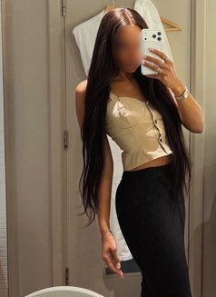 Sarah - escort in Singapore Photo 4 of 5