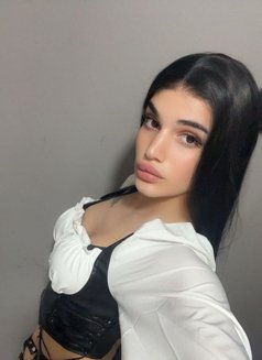 Sarah Lady - Transsexual escort in Beirut Photo 1 of 17