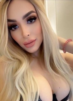 Sarah perfect face and body! - Transsexual escort in Riyadh Photo 27 of 29