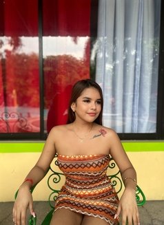 Fresh and young girl - escort in Makati City Photo 8 of 11