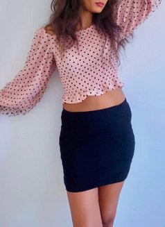 Sarah New Young Model - puta in Colombo Photo 3 of 4