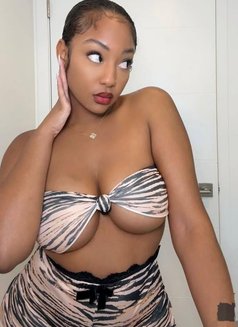 SARAH NURU MASSAGE QUEEN - escort in Candolim, Goa Photo 1 of 9