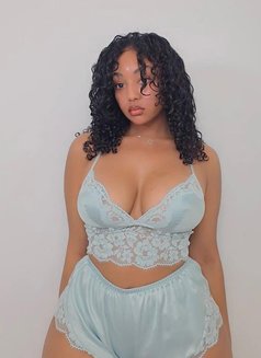 SARAH NURU MASSAGE QUEEN - escort in Candolim, Goa Photo 4 of 9