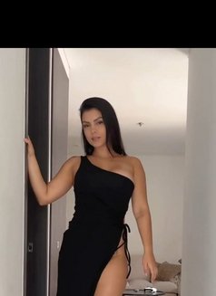 Sarah - puta in Al Manama Photo 6 of 7