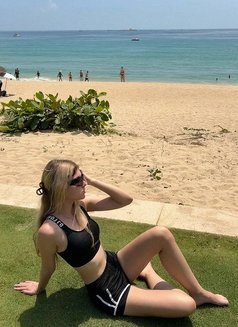 Sarah - puta in Dubai Photo 9 of 13