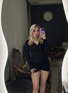 Sarah - escort in Muscat Photo 3 of 4