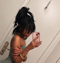 Sarah - escort in Riyadh Photo 1 of 3