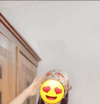 Sarah - puta in Colombo