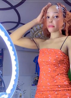 Sarah - escort in Jeddah Photo 2 of 3