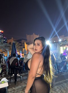 Sarah - puta in Al Manama Photo 8 of 14