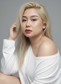 Sarah - puta in Al Manama Photo 7 of 7