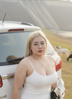 Sarah - escort in Al Manama Photo 8 of 10