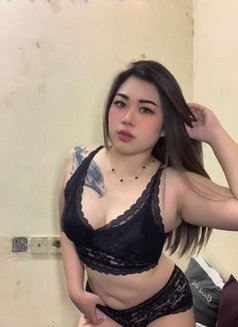 Sarah - escort in Al Sohar Photo 1 of 7