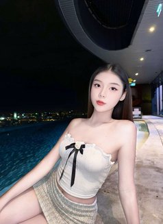 Sarah - escort in Bangkok Photo 5 of 12