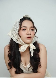 Sarah - escort in Bangkok Photo 1 of 10