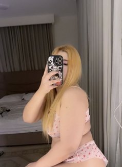 Sarah - escort in Dammam Photo 2 of 6