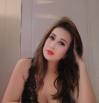 Sarah - escort in İstanbul Photo 7 of 9