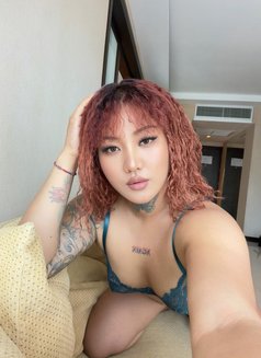 Sarah - escort in Okinawa Island Photo 7 of 9