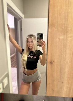 Sarah - escort in İstanbul Photo 3 of 3