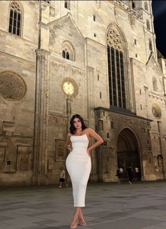 Sarah - puta in Beirut Photo 5 of 7