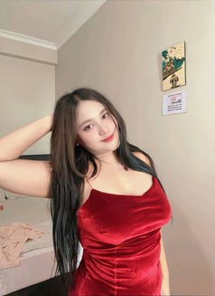 Sarahhh - escort in Singapore Photo 1 of 4
