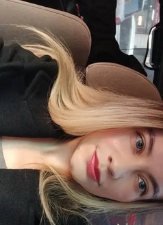 Saray - puta in Al Manama Photo 4 of 5