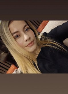 Saray - puta in Al Manama Photo 5 of 5