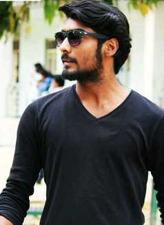 Sarcastic Sid - Male companion in Noida Photo 2 of 2