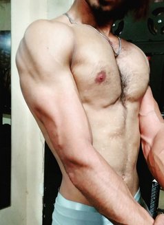 Sarfaraz - Male escort in Mumbai Photo 1 of 3
