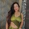 Sarika - puta in Lucknow Photo 2 of 2