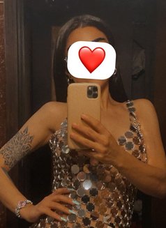 Sarina - escort in Muscat Photo 2 of 4