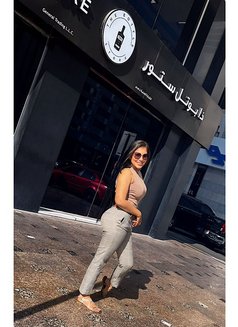 Sarita Fullservice - puta in Dubai Photo 2 of 7