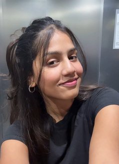 Sarita - escort in Muscat Photo 1 of 3