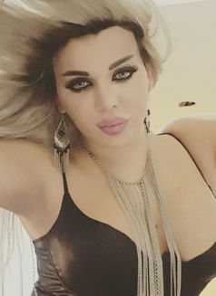 Sarouna - Transsexual escort in Beirut Photo 2 of 9