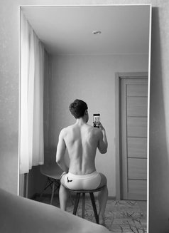 SarpVibe - Male escort in İstanbul Photo 10 of 12