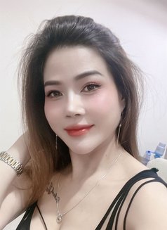 Sarra - escort in Al Manama Photo 3 of 4