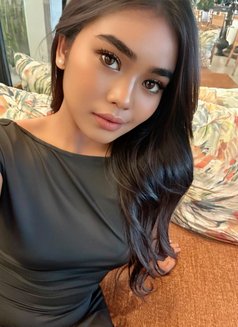 Sarra - escort in Bali Photo 7 of 11
