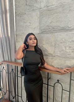 Sarra - escort in Bali Photo 10 of 11