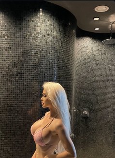 Sarunya Lux - adult performer in Bucharest Photo 7 of 11