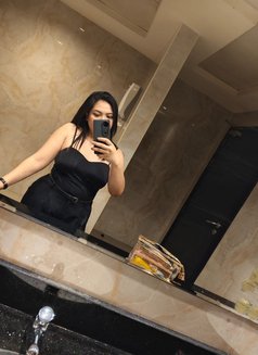 Sasa - puta in Dubai Photo 2 of 6