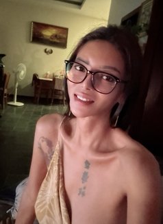 Sasa - masseuse in Siem Reap Photo 14 of 17