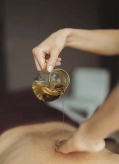 Sasa massage - escort in Dubai Photo 6 of 9