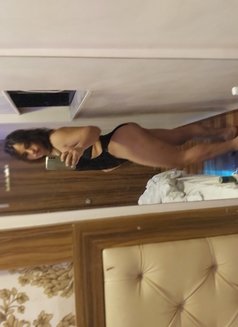 Sasha 007 - Transsexual escort in Mumbai Photo 10 of 12