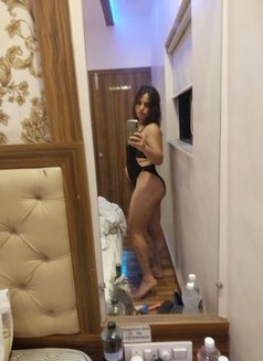 Sasha 007 - Transsexual escort in Mumbai Photo 9 of 11